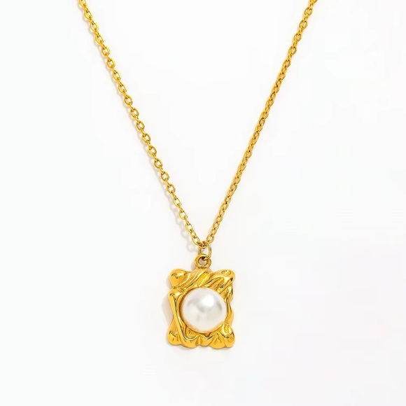 18K Gold Plated Pearl Pendant Necklace - Picture 1 of 7